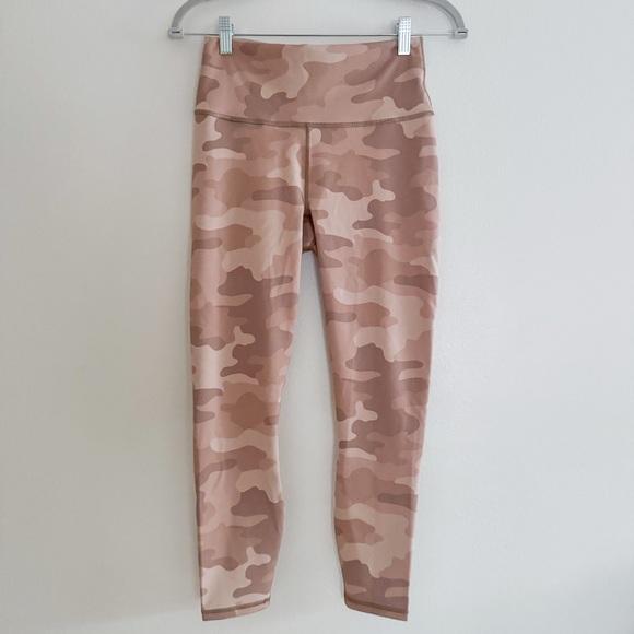 NWT Fabletics Define PowerHold® High-Waisted 7/8 Legging in Teddy Large Camo - Picture 4 of 7